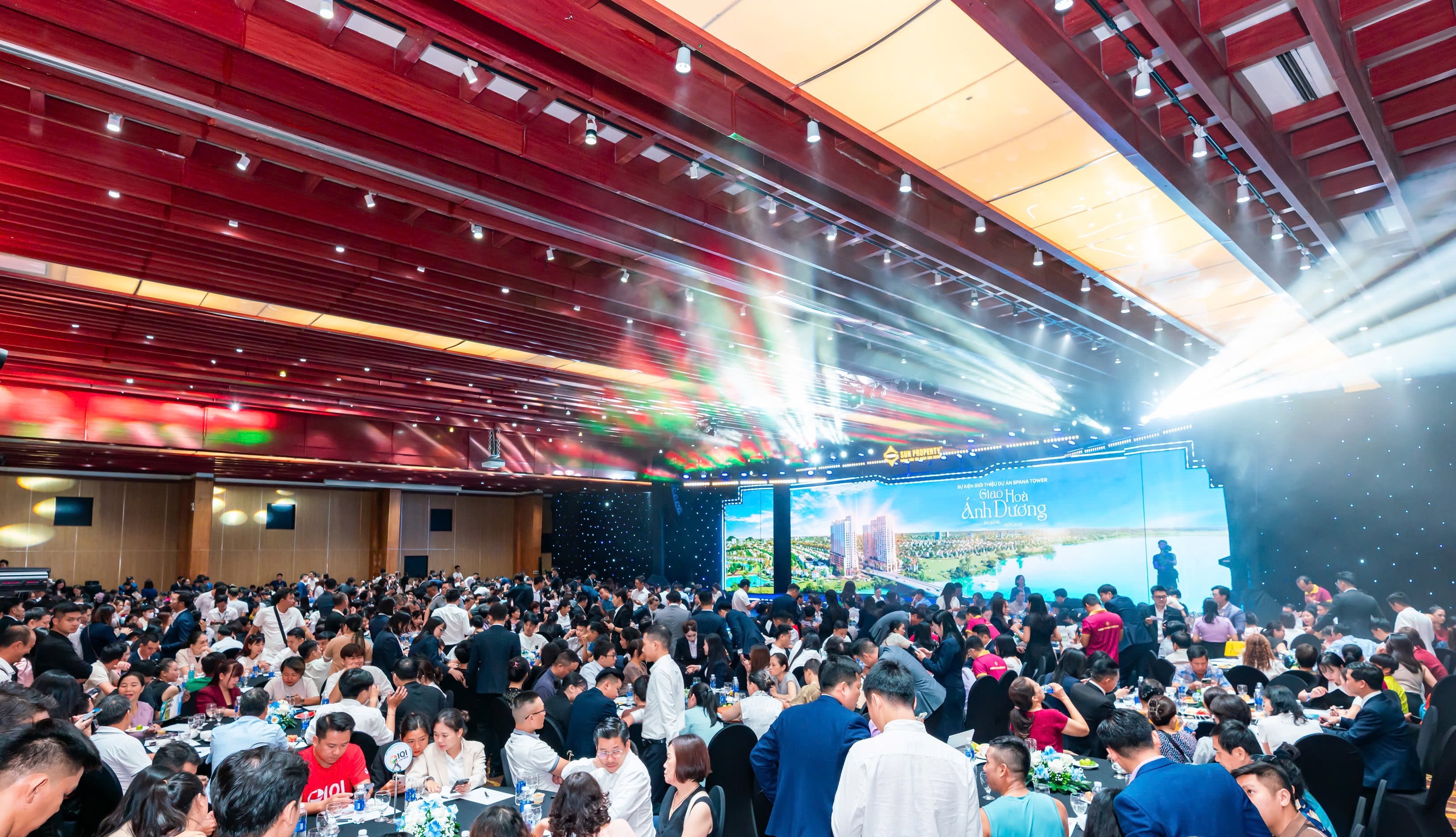 Hơn nghìn khách hàng đổ về tham dự sự kiện giới thiệu dự án Spana Tower