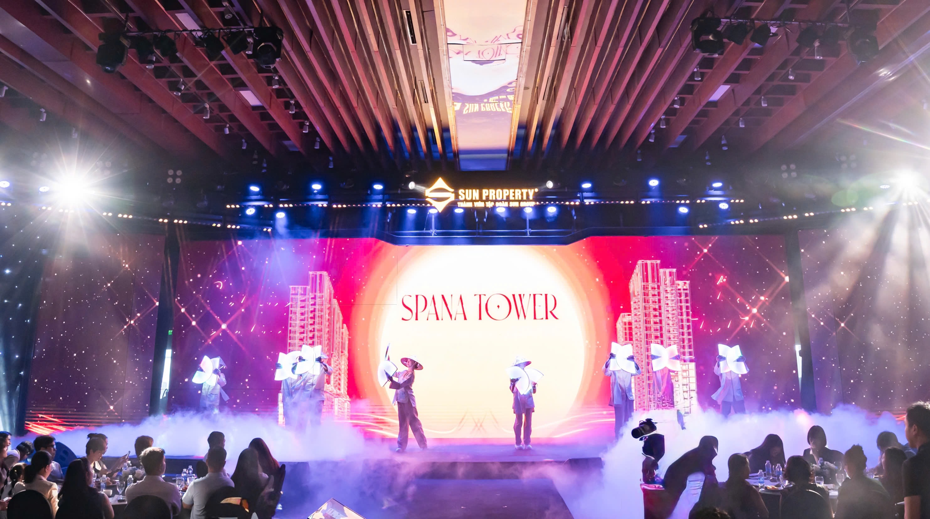 Không gian sự kiện bùng nổ với màn trình diễn hé mở dự án Spana Tower