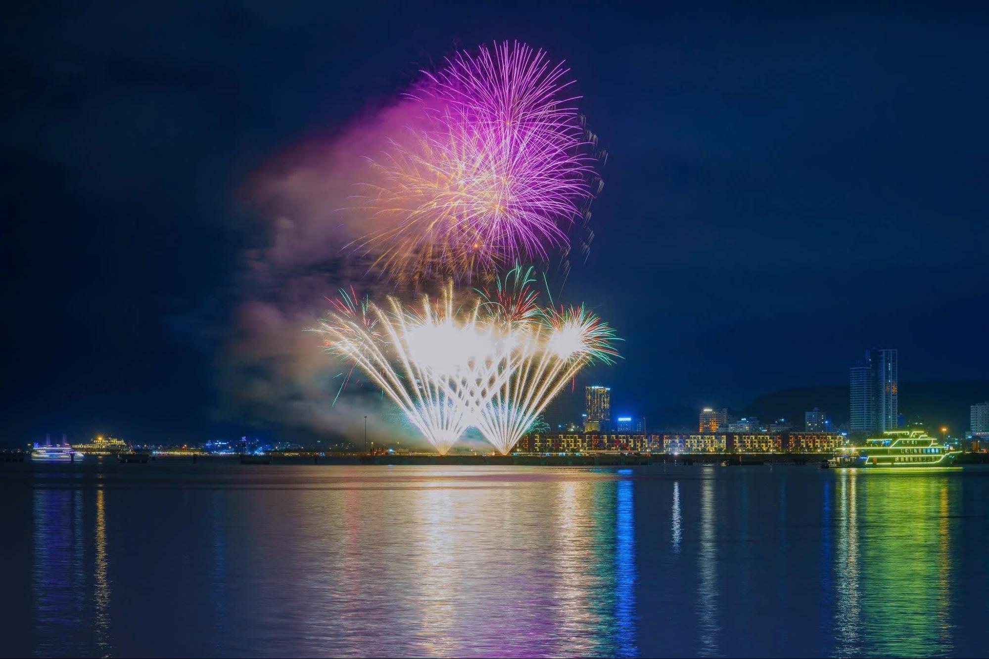 Cư dân thường xuyên được hòa mình vào bầu không khí lễ hội