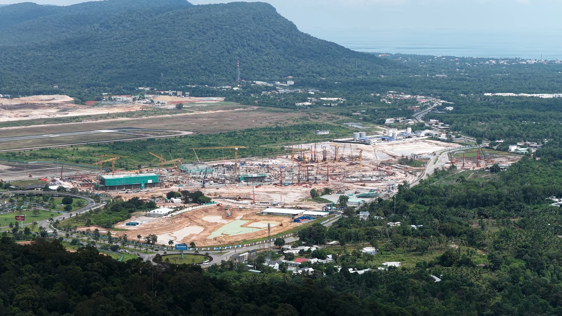 Cảng Hàng không Phú Quốc đang cấp tập thi công.